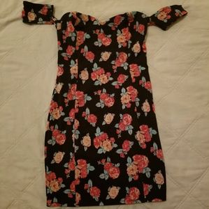 🌹Rose Bodycon Dress with side sleeves🌹